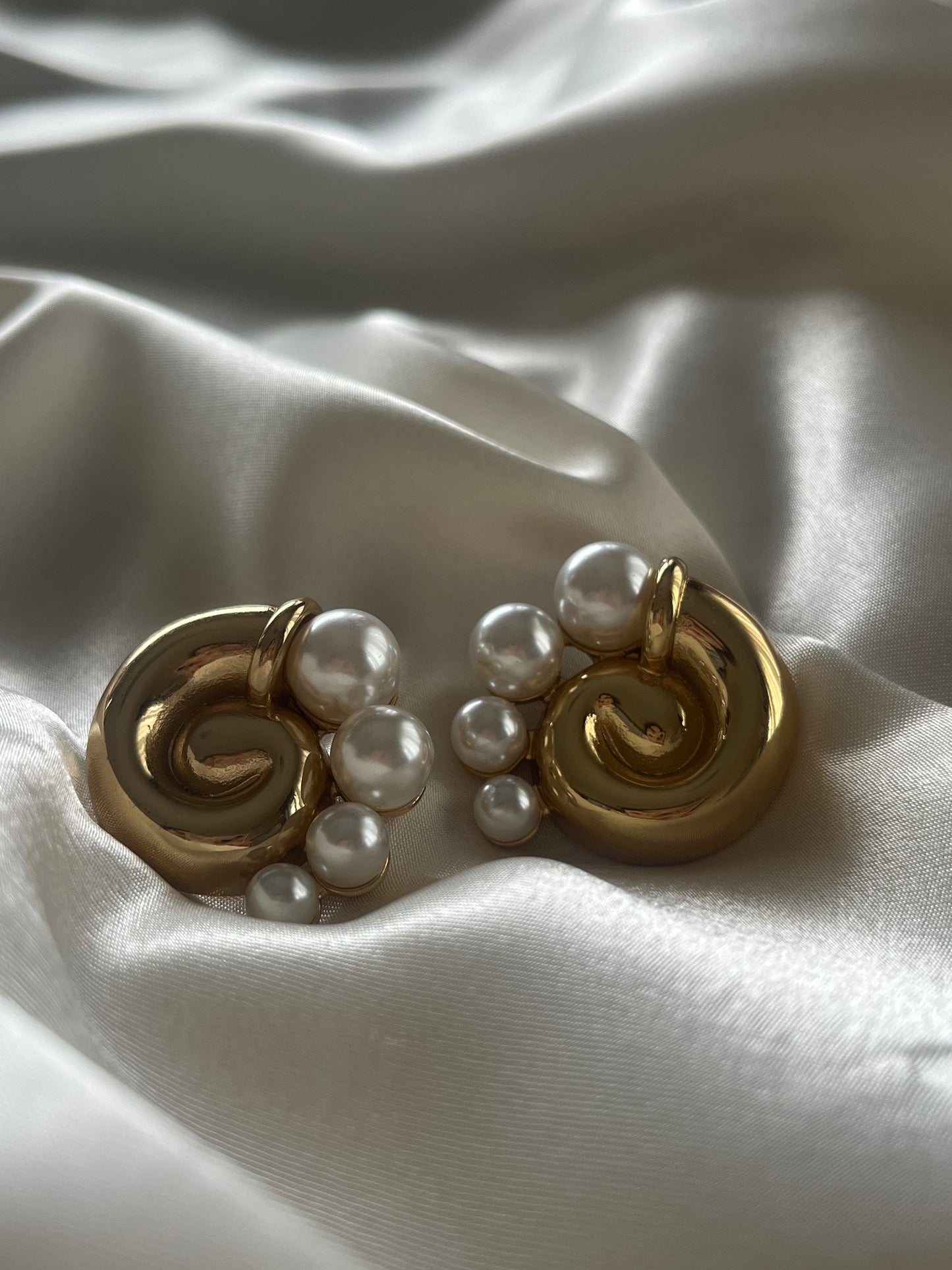 Σκουλαρίκια Ατσάλινα Καρφωτά 'Vintage Snail' με Πέρλες
