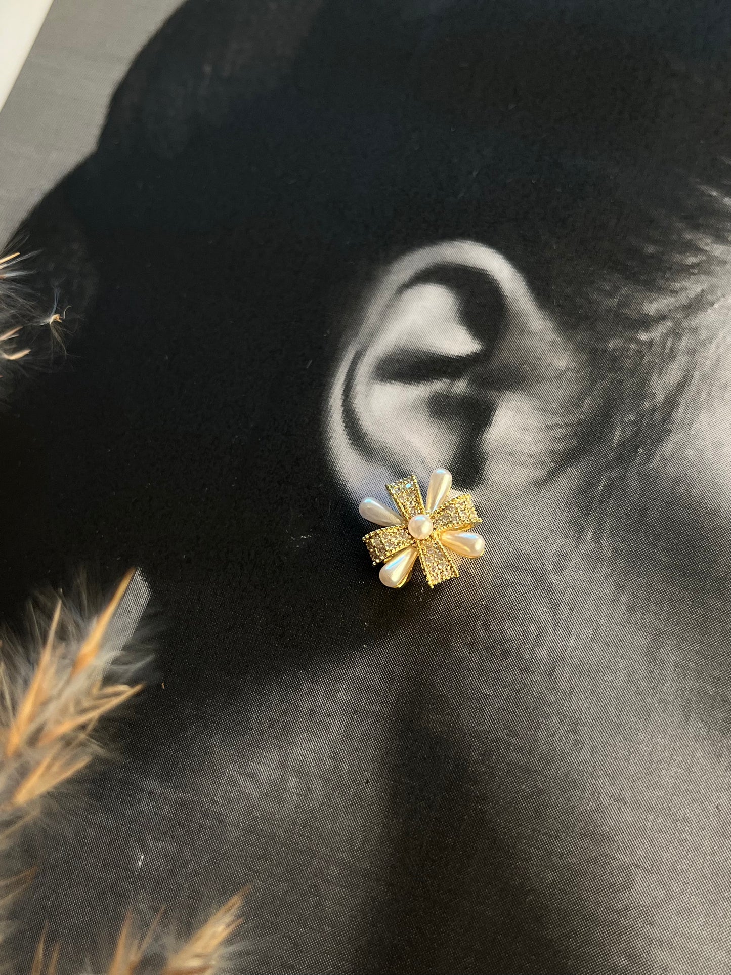 Σκουλαρίκια Ατσάλινα Καρφωτά με Πέρλες και Ζιργκόν 'Pearl Flower'