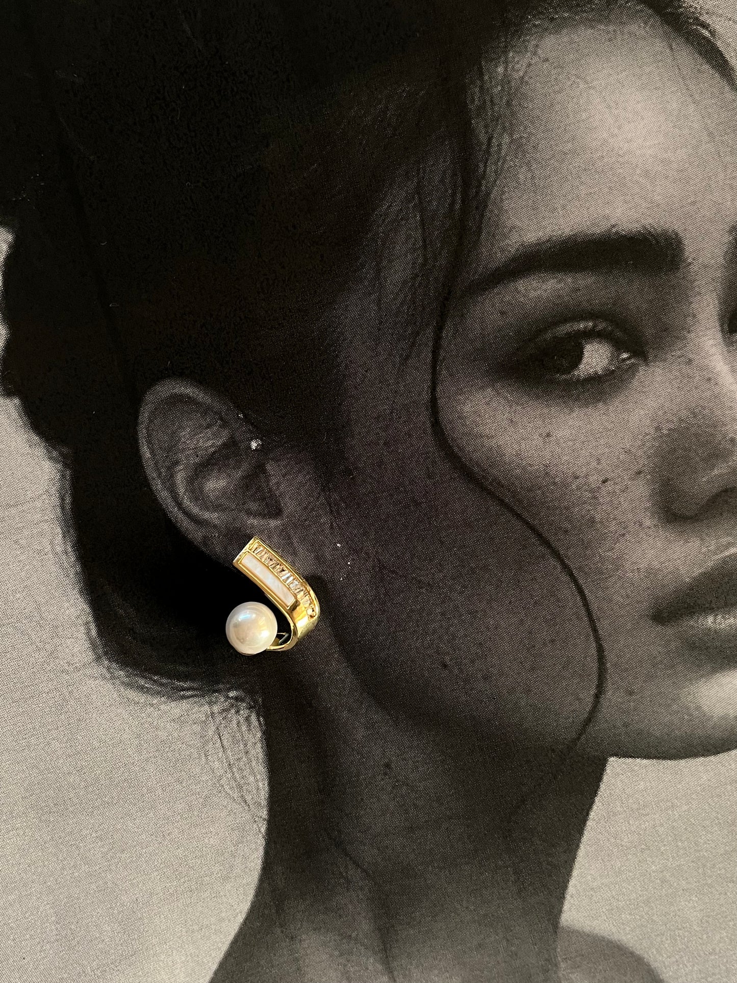 Σκουλαρίκια Ατσάλινα Καρφωτά με Πέρλα 'Pearl Chic'