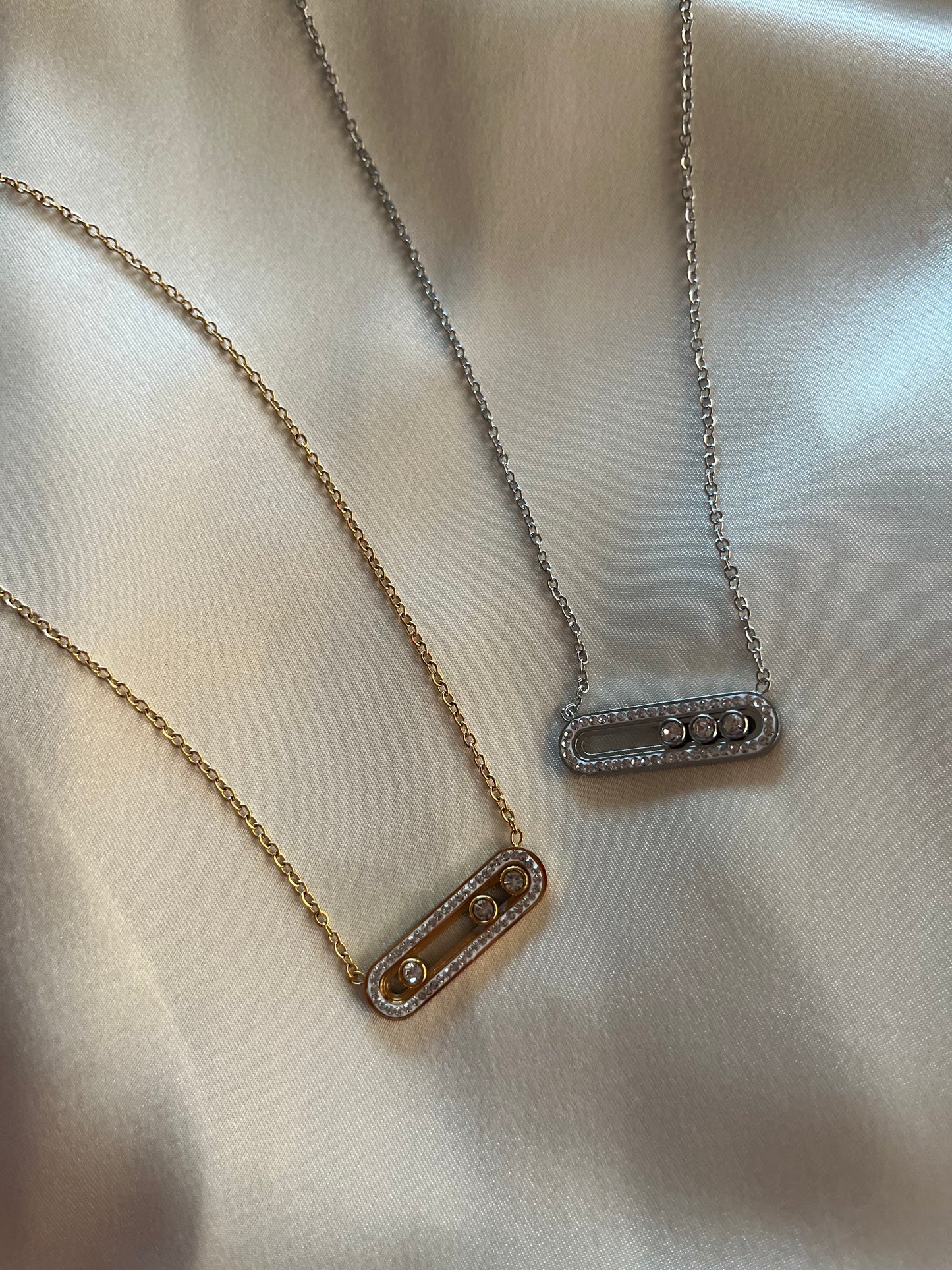Κολιέ Ατσάλινο με Αλυσίδα και Ζιργκόν 'Pin' - Κομψότητα και Ανθεκτικότητα από Ανοξείδωτο Ατσάλι