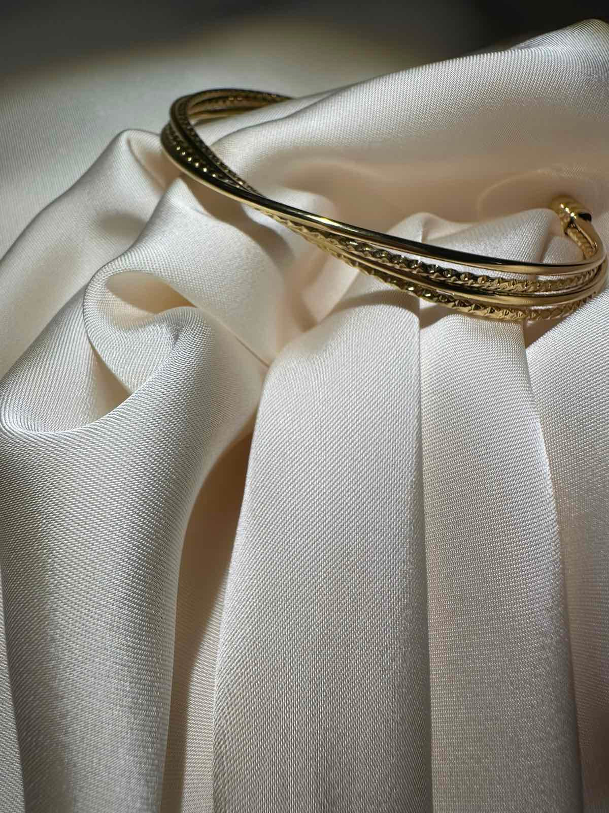 XENIA – One Size Stainless Steel Handcuffs