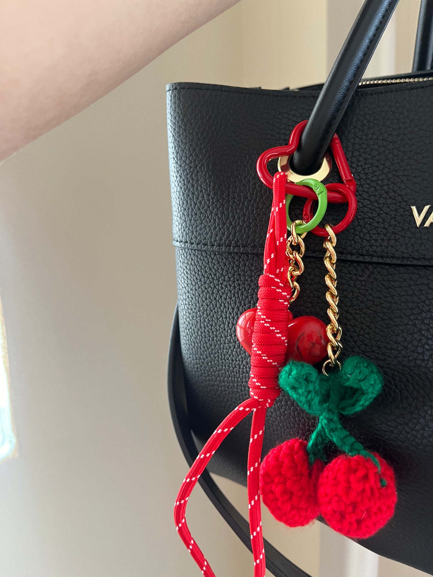 Μπρελόκ Τσάντας Κεντητό με Charms 'Cherry Fever'