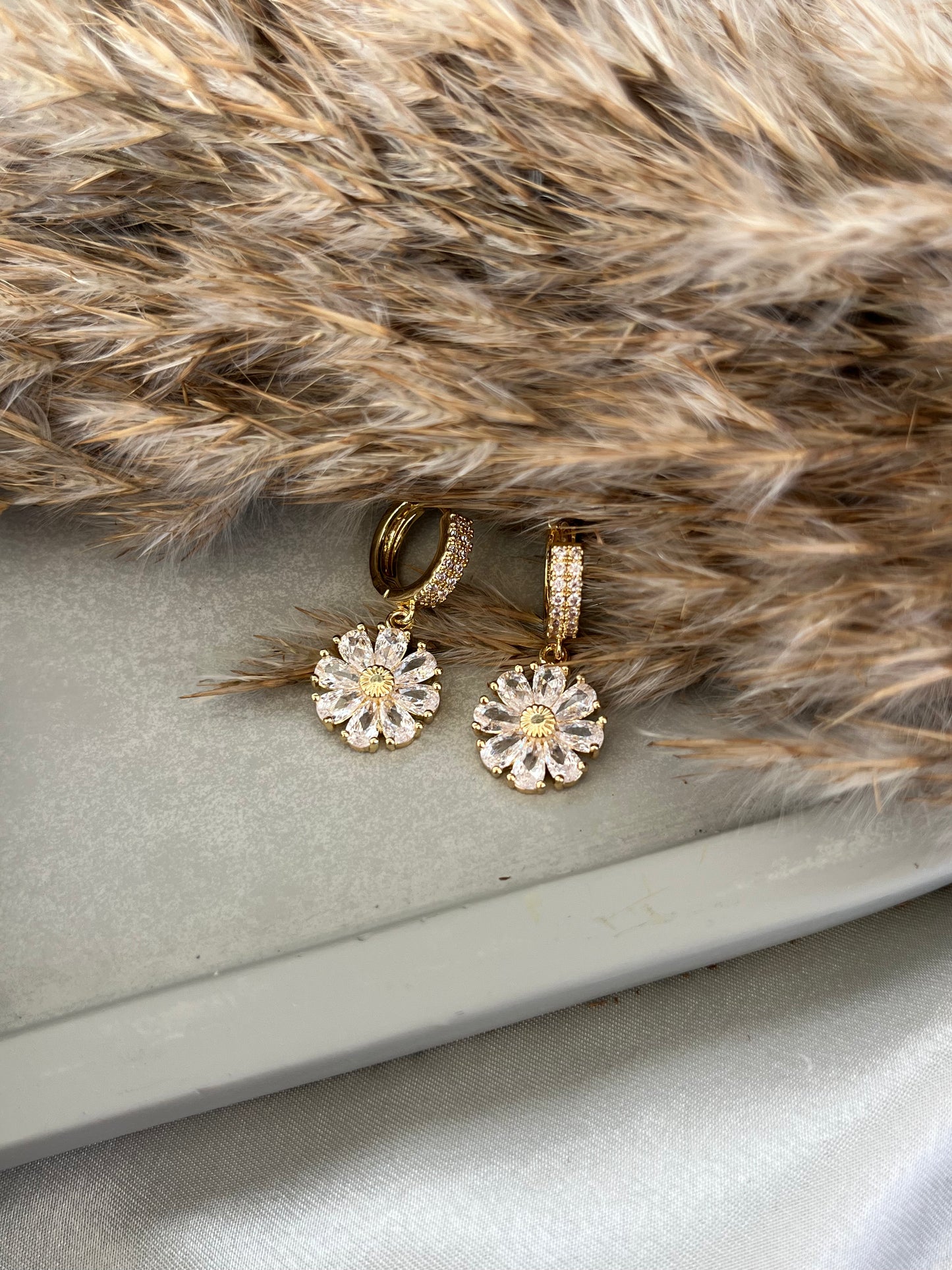 Σκουλαρίκια Κρικάκια με Ζιργκόν 'Icy Daisy'