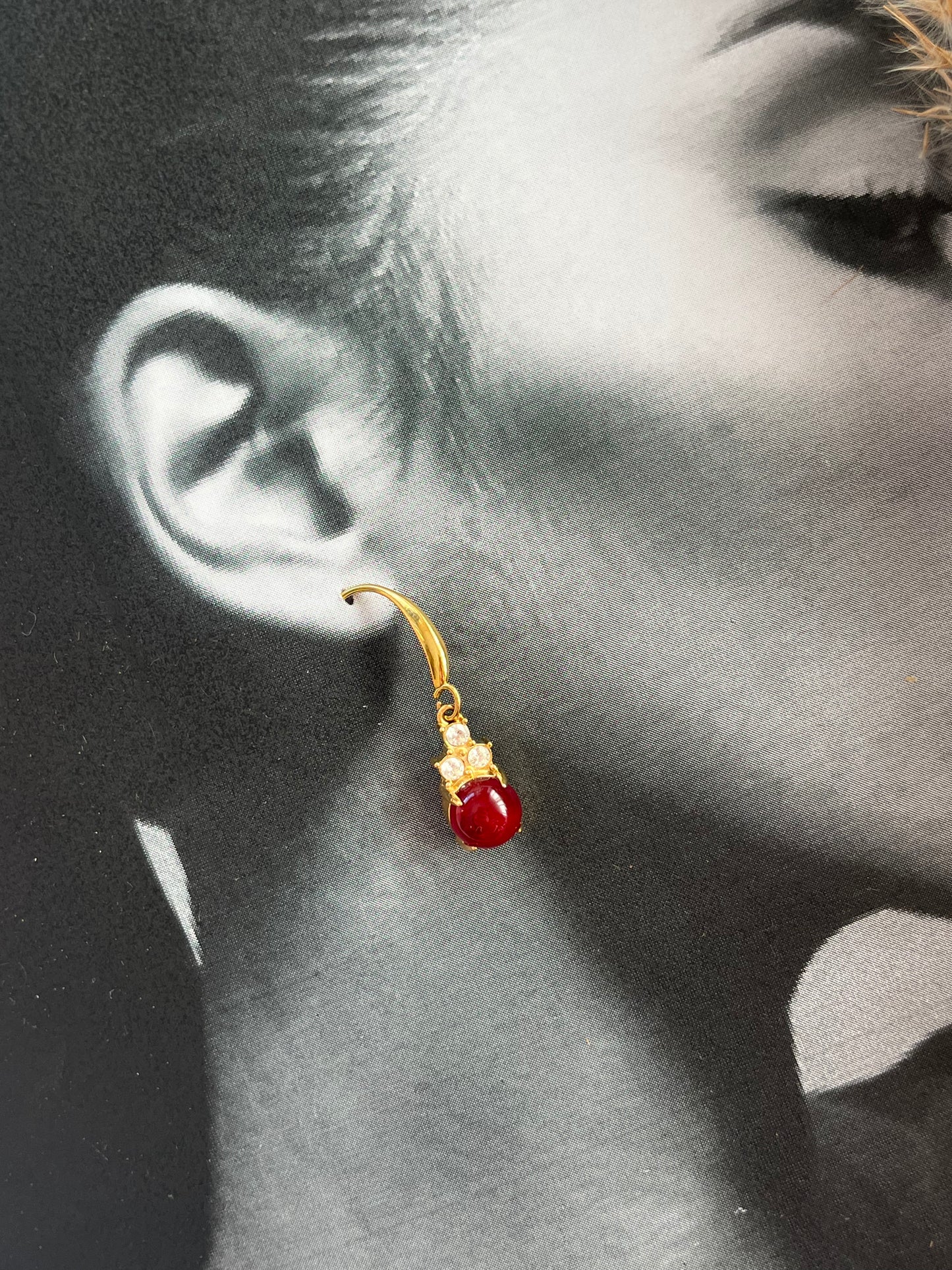 Σκουλαρίκια Ατσάλινα Κρεμαστά με Πέτρα και Ζιργκόν'Bonnie'