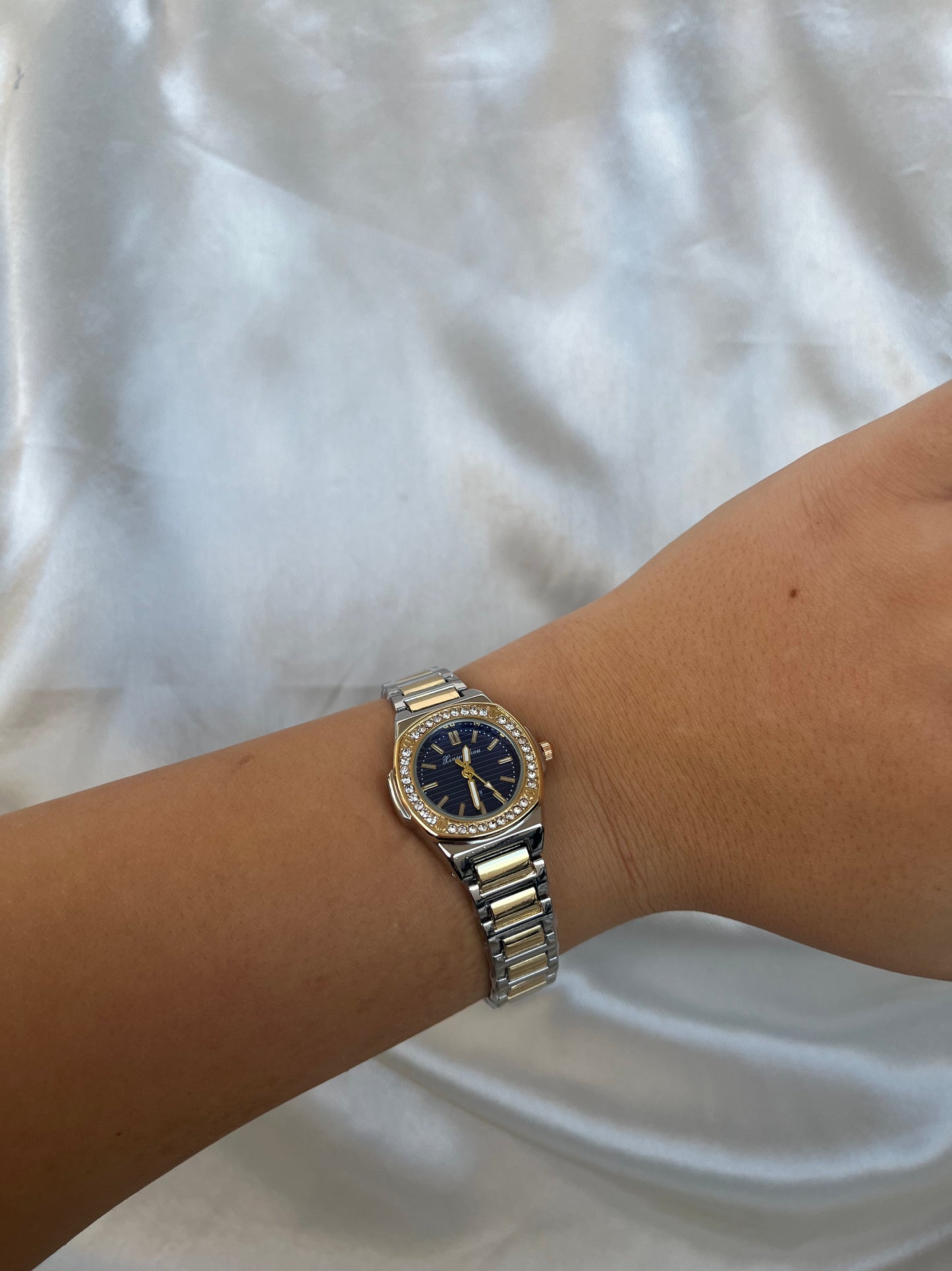 Ρολόι Ατσάλινο με Στρόγγυλο Μπλε Καντράν και Ζιργκόν 'Ayanna'