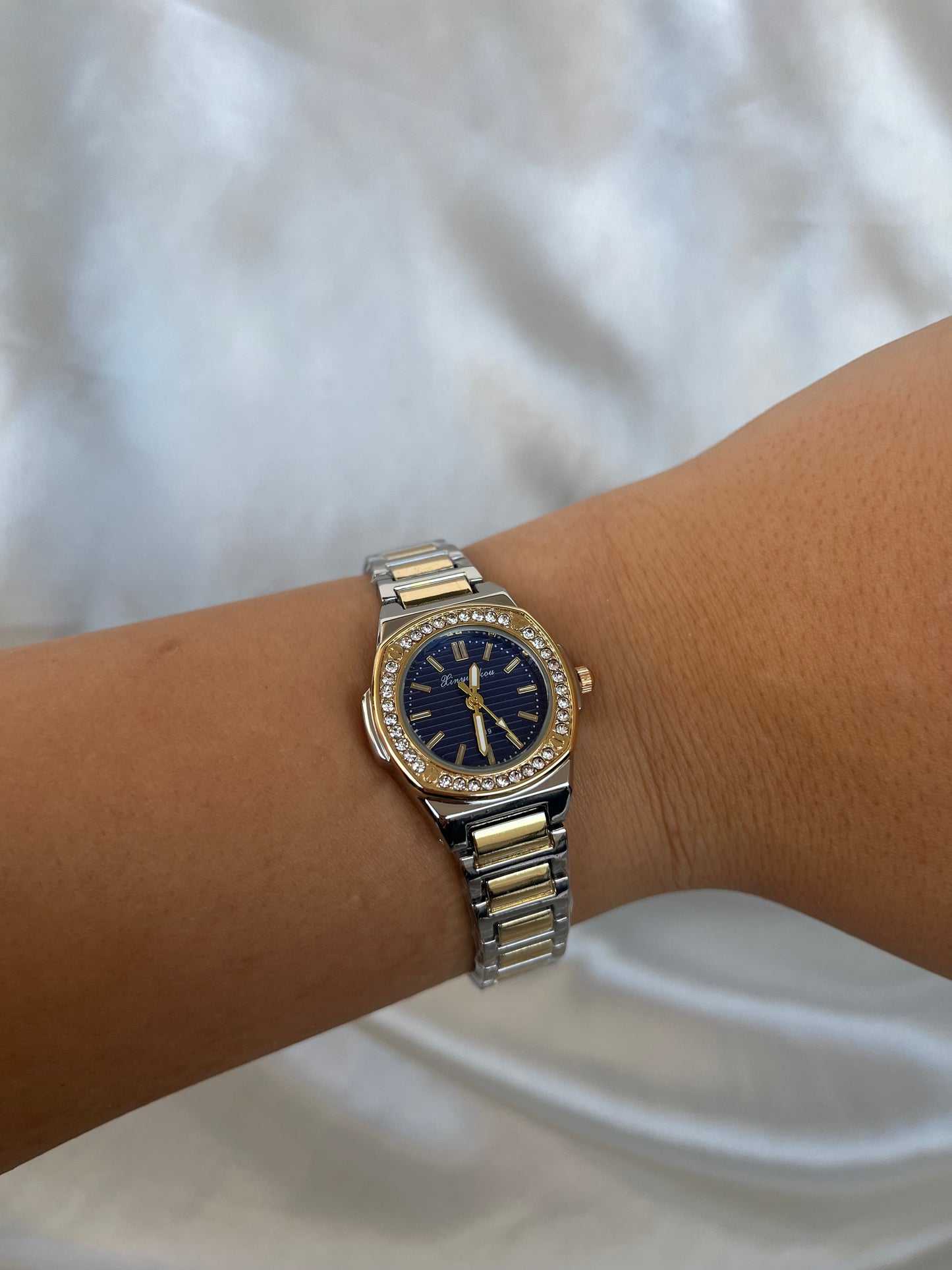 Ρολόι Ατσάλινο με Στρόγγυλο Μπλε Καντράν και Ζιργκόν 'Ayanna'